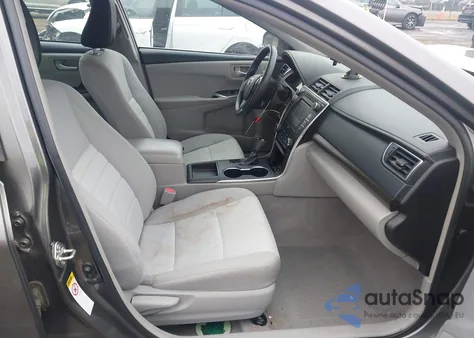 2017 Toyota Camry Le z USA, uszkodzony, nr VIN 4T1BF1FK5HU740858